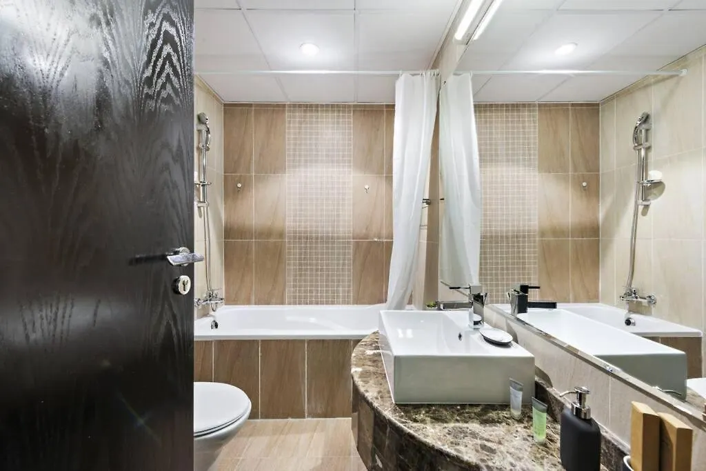 Spacious 1-Bedroom Apartment In Jlt Dubai